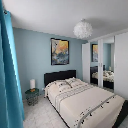 Centre-ville- 70m2 Climatise -grande Terrasse - 6 P - Dans Maison - Entree Independante - Louable De Samedi A Samedi L'ete *