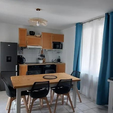 شقة Centre-ville- 70m2 Climatise -grande Terrasse - 6 P - Dans Maison - Entree Independante - Louable De Samedi A Samedi L'ete *