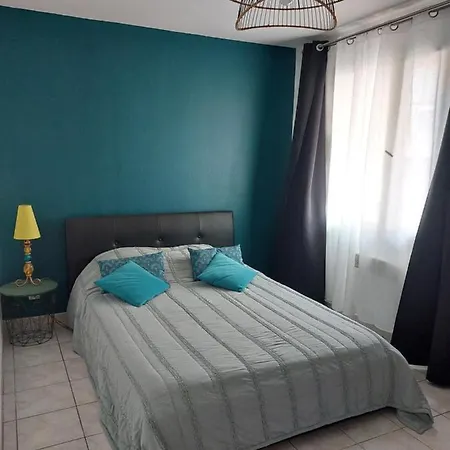 شقة Centre-ville- 70m2 Climatise -grande Terrasse - 6 P - Dans Maison - Entree Independante - Louable De Samedi A Samedi L'ete سُت